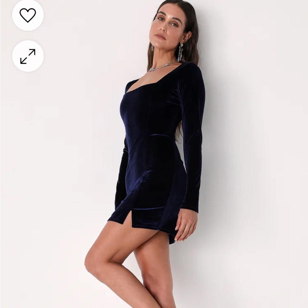 Lulu’s navy velvet mini dress. Size M

BNWOT. Tried on, never worn.
